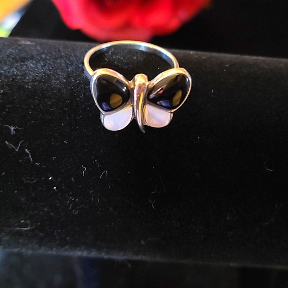 Vintage Sally C. Treasure Mother of Pearl Butterfly Silver Size 8 Ring